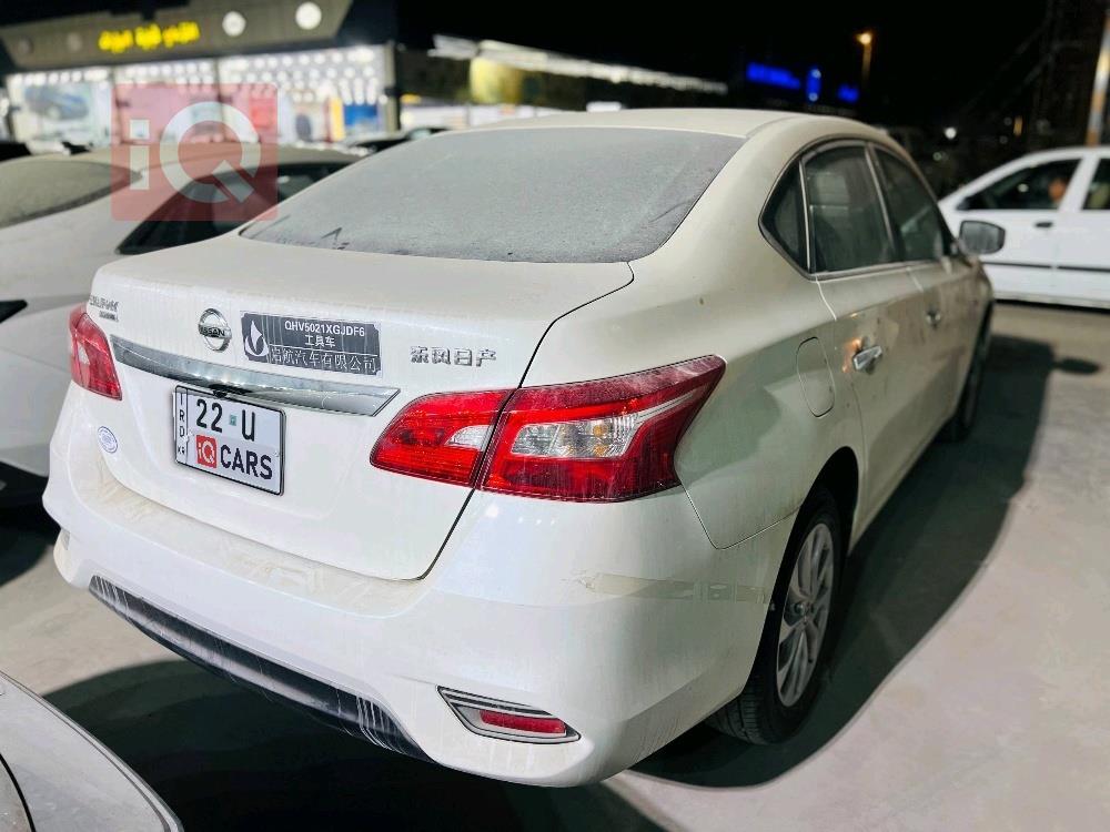 نيسان سيلفي